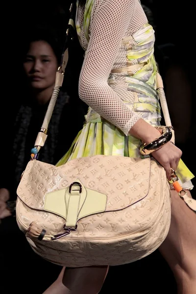 Look 64